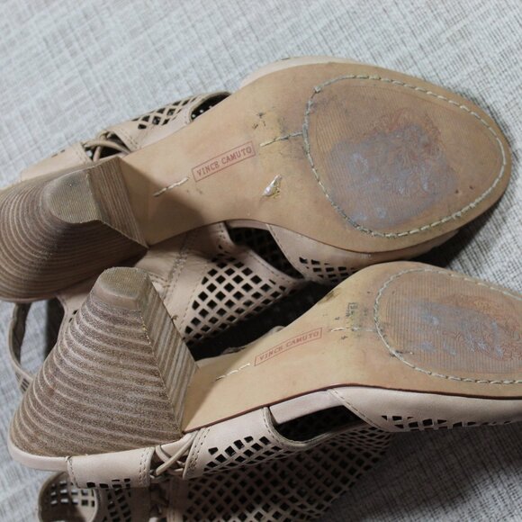 Vince Camuto Size 8.5 Laser Cut Neutral Peep Toe Ankle Booties - Picture 6 of 6